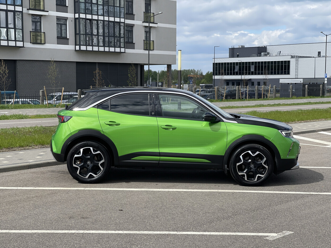 2021 Opel Mokka из США купить в Минске, Беларуси.